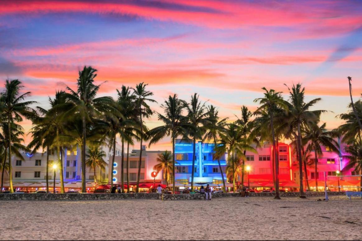 Serene Full Bed With 50 Inch Smart Tv, Netflix, Airplay, Mini-Fridge, And 500 Mbps Wifi Near Fiu, Dolphin Mall, Airport マイアミ エクステリア 写真