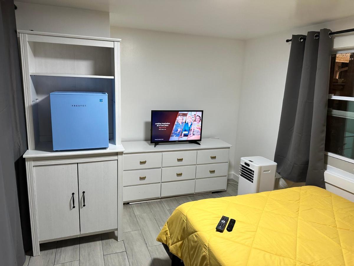 Serene Full Bed With 50 Inch Smart Tv, Netflix, Airplay, Mini-Fridge, And 500 Mbps Wifi Near Fiu, Dolphin Mall, Airport マイアミ エクステリア 写真
