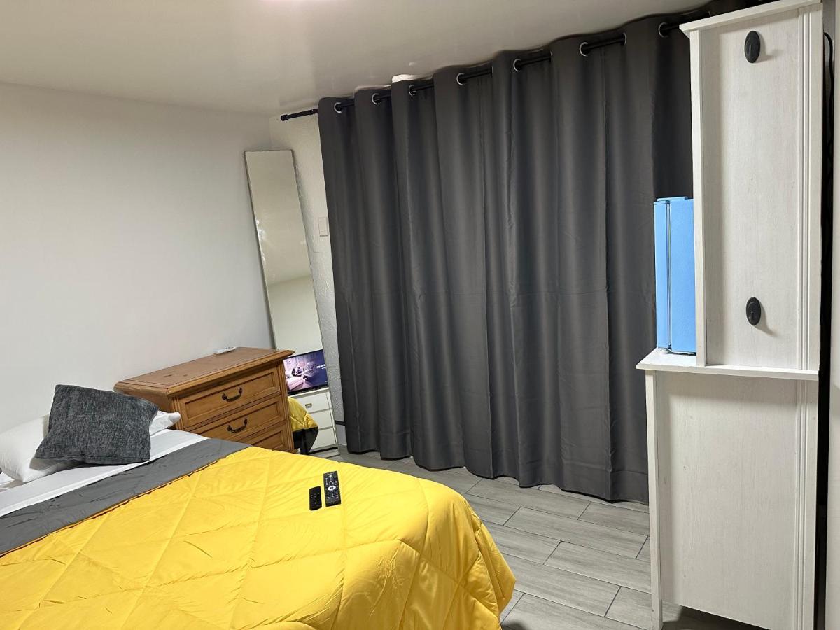 Serene Full Bed With 50 Inch Smart Tv, Netflix, Airplay, Mini-Fridge, And 500 Mbps Wifi Near Fiu, Dolphin Mall, Airport マイアミ エクステリア 写真